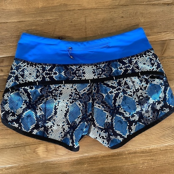 Lululemon Run: Speed Short 
Mini Ziggy Snake Caspian Blue Pipe Dream - Picture 5 of 7